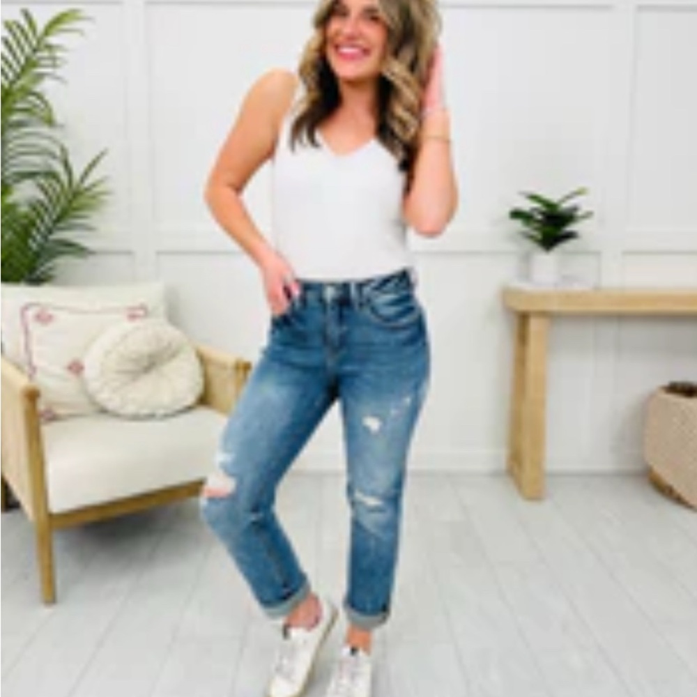 NWT MOCO Classic Mom distressed Blue Jeans Sz 29